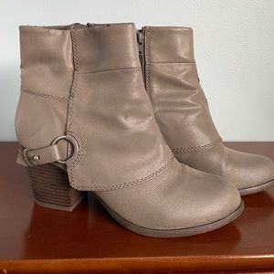 3 for $20 🌺 Fergalicious Grey Heel Boots Size 10